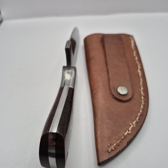 Handcrafted Damascus Steel Knife with Brown Handle - Picture 6 of 10